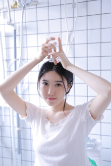年轻漂亮少妇私密精油按摩保养